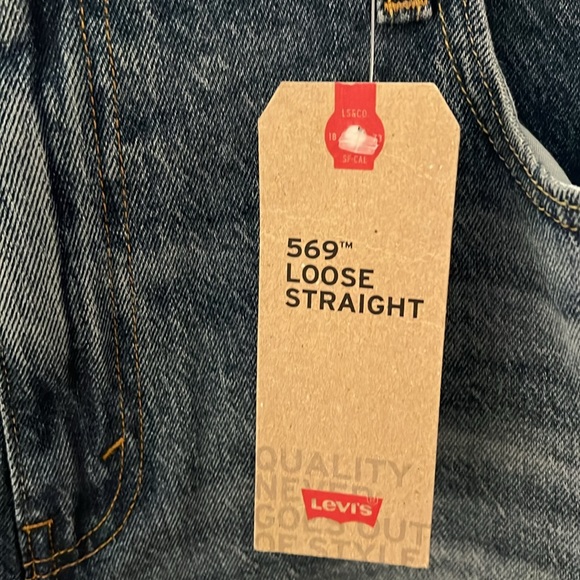 New Distressed Levi’s. - Picture 2 of 6